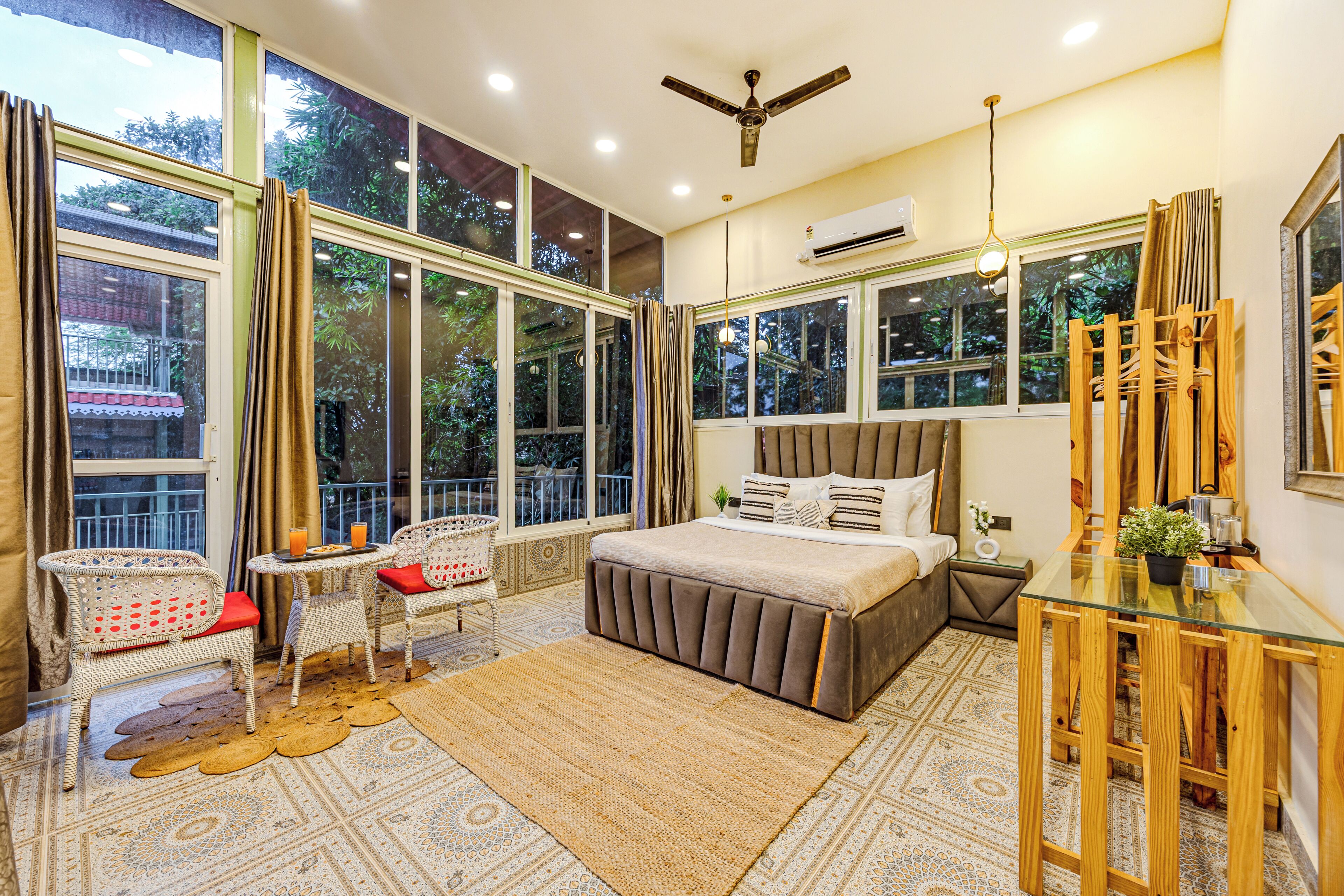 Premium Room, Balcony | Premium bedding, down duvets, memory-foam beds, individually decorated