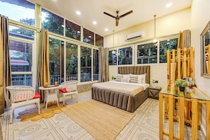 Quarto premium, sacada | Roupas de cama premium, edredons de pluma