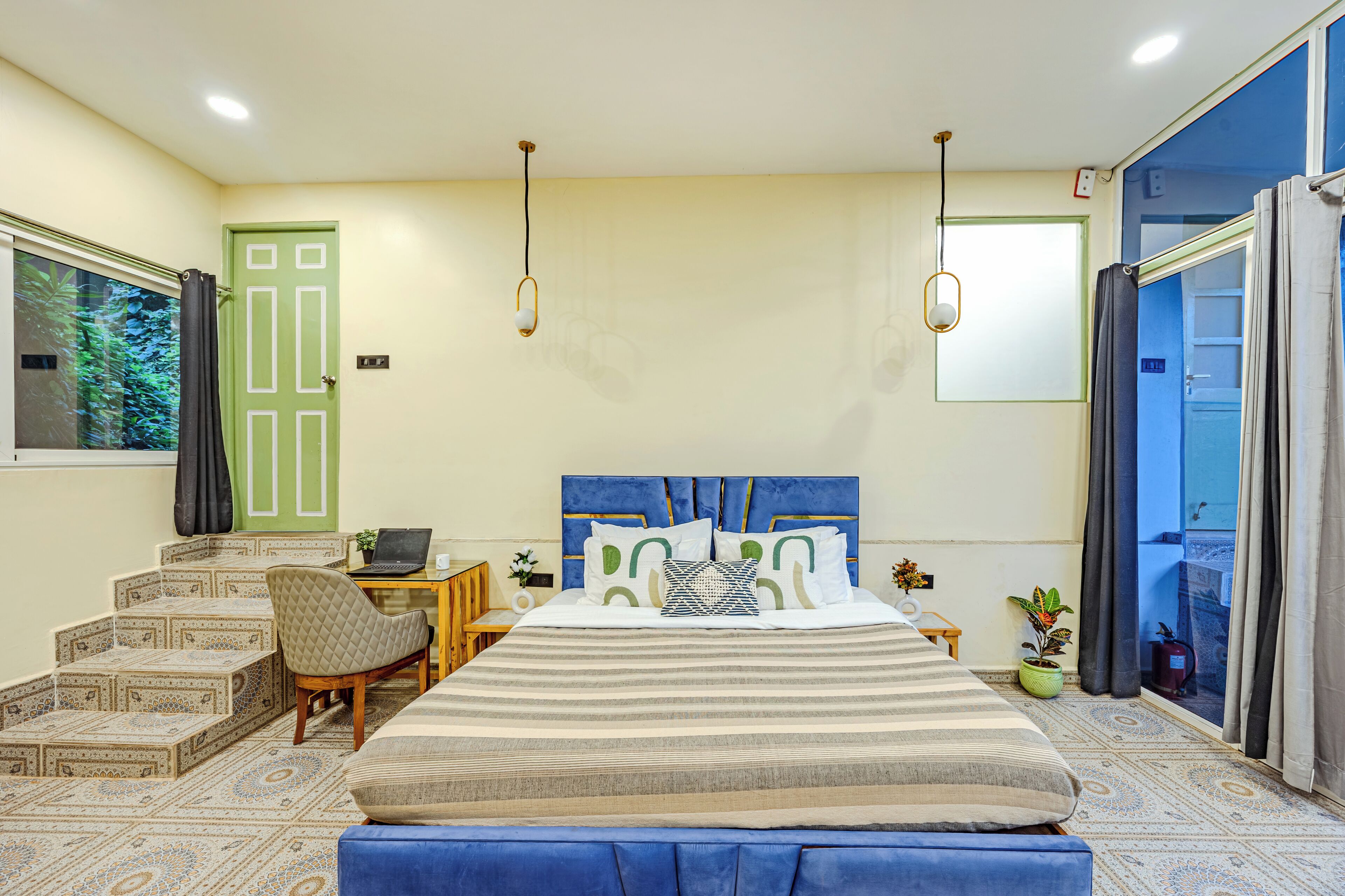 Premium Twin kamer, balkon | Luxe beddengoed, individueel gedecoreerd, individueel gemeubileerd