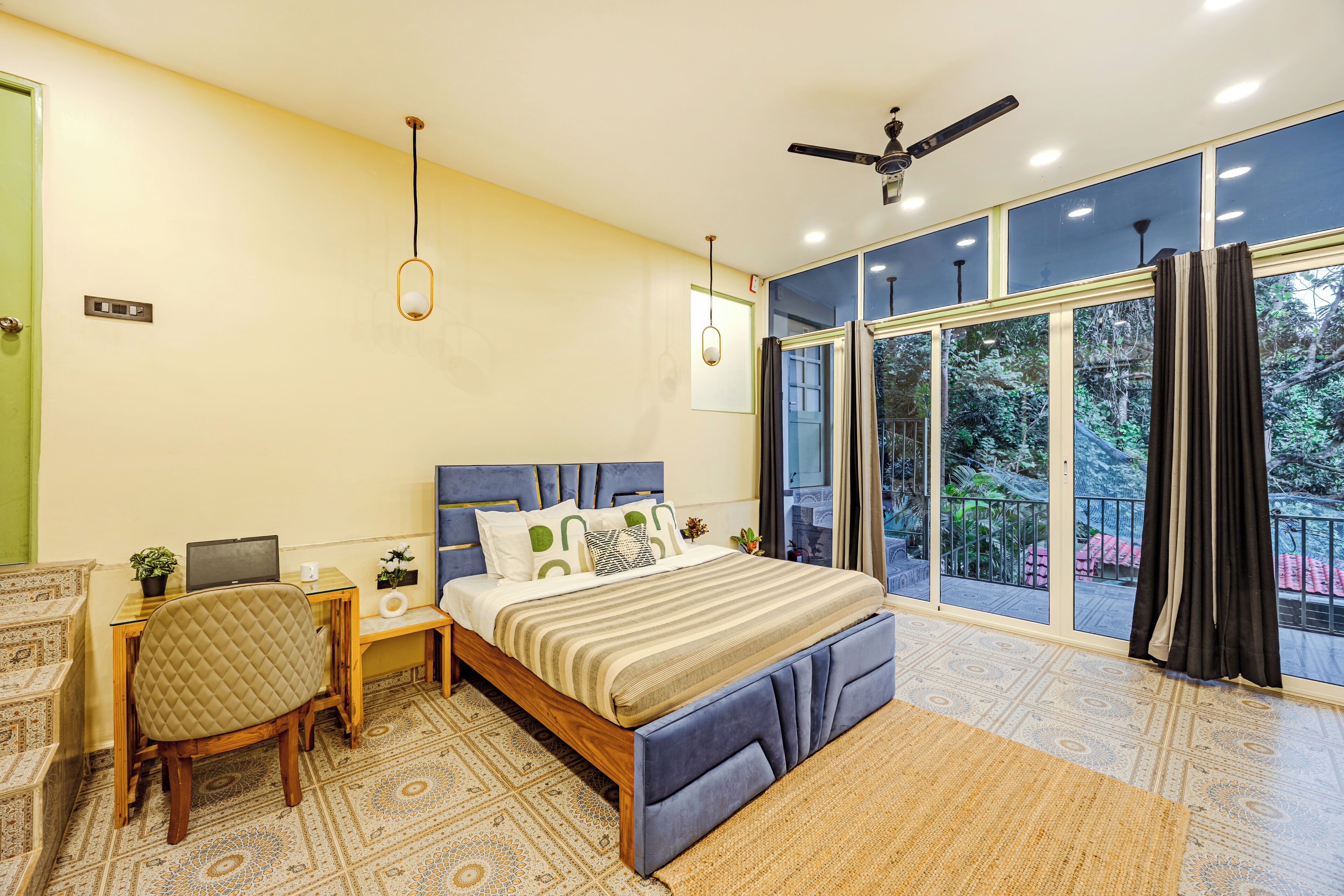 Premium Twin kamer, balkon | Luxe beddengoed, individueel gedecoreerd, individueel gemeubileerd