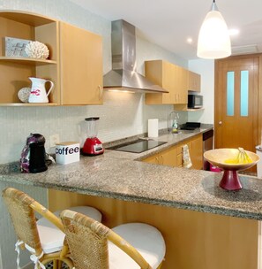 Microwave, stovetop, dishwasher - Casa Ka'an at Mayan Lakes 3-bedroom condo in Acapulco. (Acapulco de Juárez)