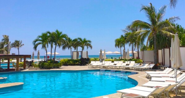 Pool - Casa Ka'an at Mayan Lakes 3-bedroom condo in Acapulco. (Acapulco de Juárez)