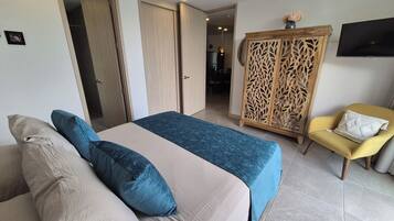 2 bedrooms, iron/ironing board, WiFi, bed sheets