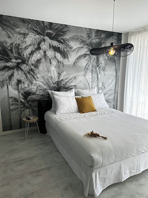 4 soveværelser, pengeskab på værelset, skrivebord, strygejern/strygebræt