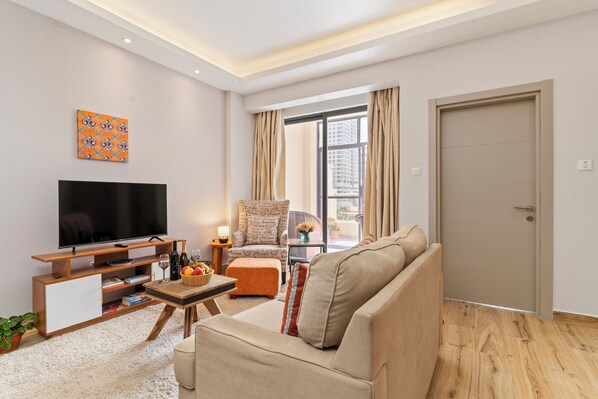 Smart TV - Sunny 1-bedroom apartment with Pool & fitness room and WiFi in vibrant Westlands (Nairobi)