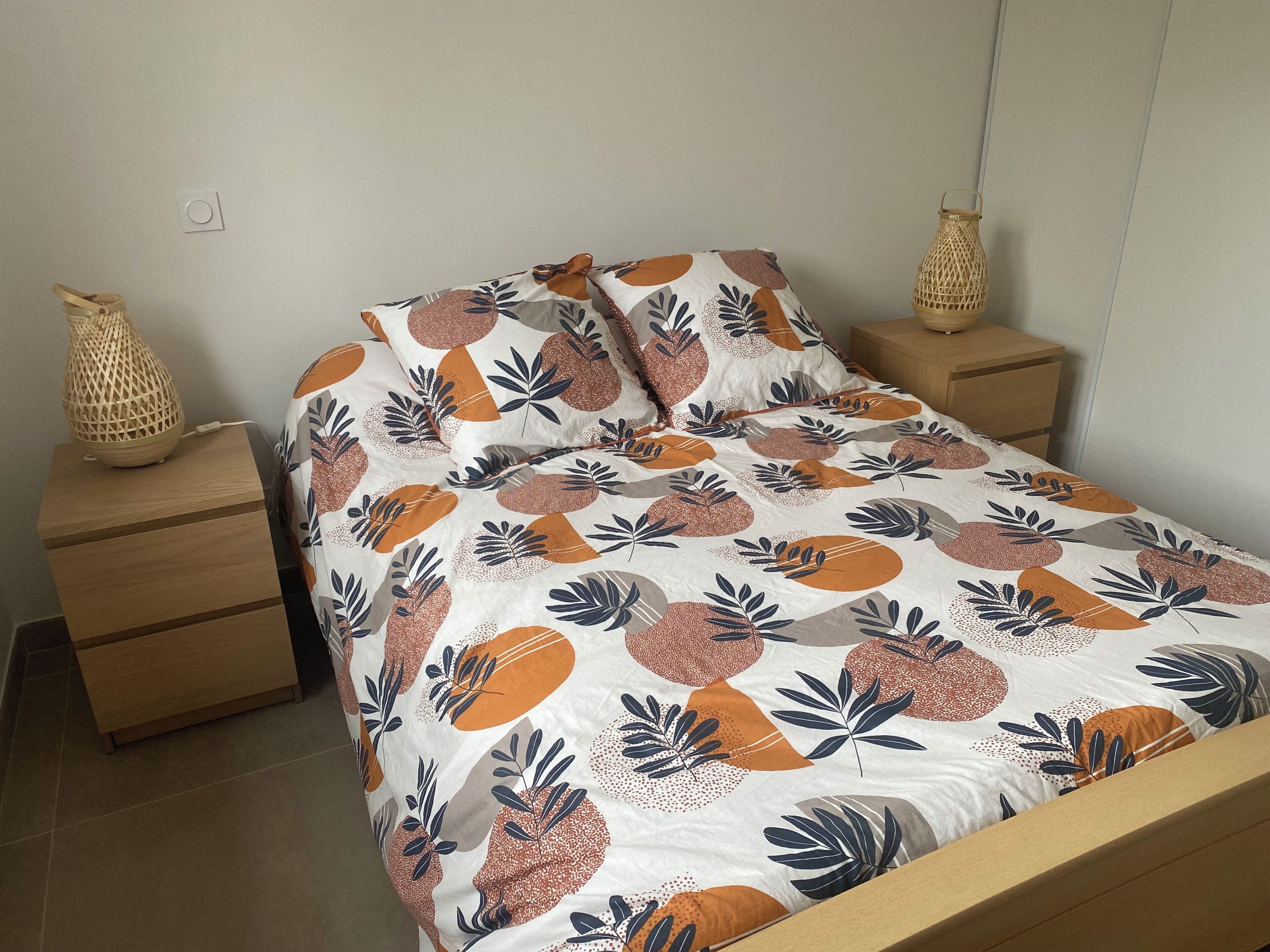 3 chambres, fer et planche à repasser, Wi-Fi, draps fournis