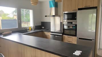 Micro-ondes, four, plaque de cuisson, lave-vaisselle