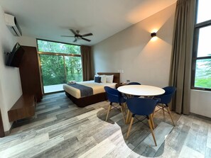 Deluxe Studio, Balcony