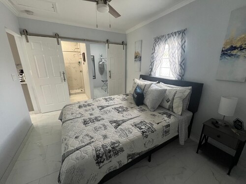 Charming guesthouse B 1-bedroom in North Lakeland with full kitchen, WiFi, AC