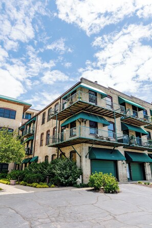 Exterior - Beautiful Condo in the Heart of Downtown Grand Haven, Lake & Channel View! (Grand Haven)