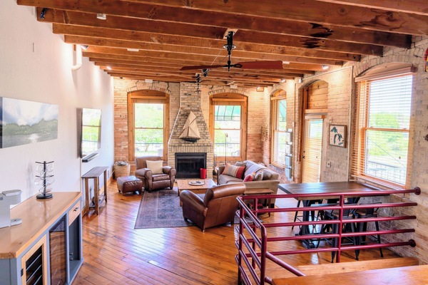 Smart TV, fireplace