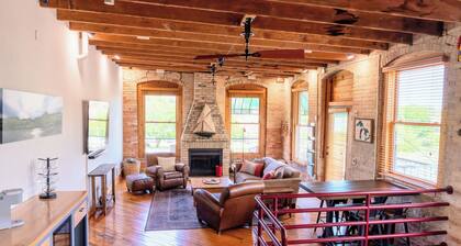Beautiful Condo in the Heart of Downtown Grand Haven, Lake & Channel View!