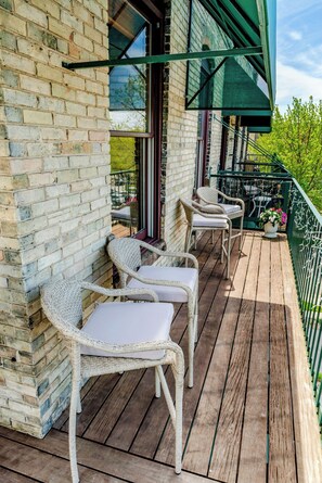 Terrace/patio - Beautiful Condo in the Heart of Downtown Grand Haven, Lake & Channel View! (Grand Haven)