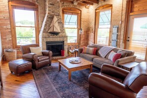 Smart TV, fireplace - Beautiful Condo in the Heart of Downtown Grand Haven, Lake & Channel View! (Grand Haven)