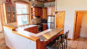 Coffee/tea maker, fridge, microwave, oven