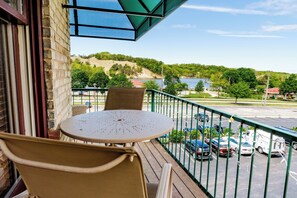 Outdoor dining - Beautiful Condo in the Heart of Downtown Grand Haven, Lake & Channel View! (Grand Haven)