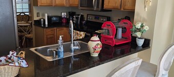 Newly listed 3-bed 3-bathroom, with WiFi, AC in Aurora