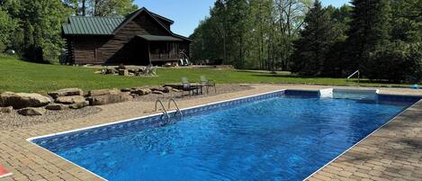 حمّام سباحة خارجي