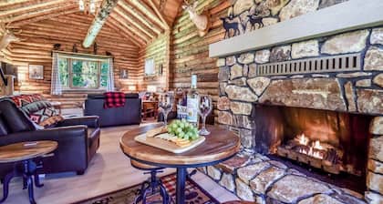 The Alibi Cabin - Pool, Hot Tub & Private Trails - Secluded 17-Acre Retreat