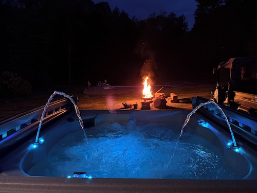 Secluded 3-bedroom Cabin with Private Pool, Hot Tub, and WiFi near Minerva, Ohio