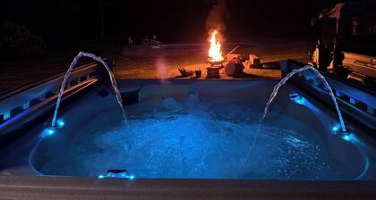 Secluded 3-bedroom Cabin with Private Pool, Hot Tub, and WiFi near Minerva, Ohio