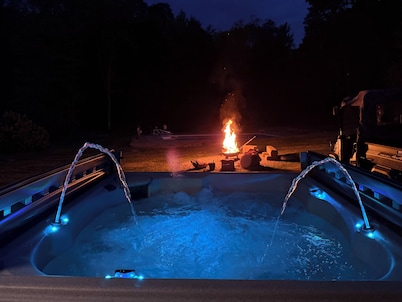 Secluded 3-bedroom Cabin with Private Pool, Hot Tub, and WiFi near Minerva, Ohio