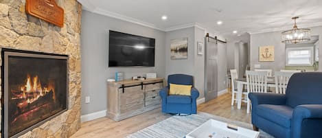 Smart TV, fireplace