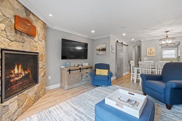 Smart TV, fireplace