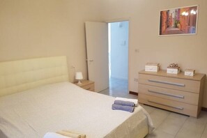 2 slaapkamers, een strijkplank/strijkijzer, wifi, beddengoed