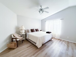 3 bedrooms, iron/ironing board, free WiFi, bed sheets - Cactus Bonito, Pool, 3 Bed, 2 Bath w/AC & Near Stadium (Glendale)