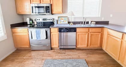 Cactus Bonito, Pool, 3 Bed, 2 Bath w/AC & Near Stadium