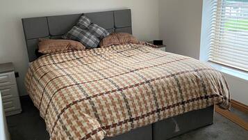 2 bedrooms, iron/ironing board, WiFi, bed sheets