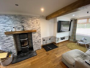 Smart TV, fireplace