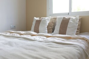 3 quartos, ferros/tábuas de passar roupa, Wi-Fi, roupa de cama