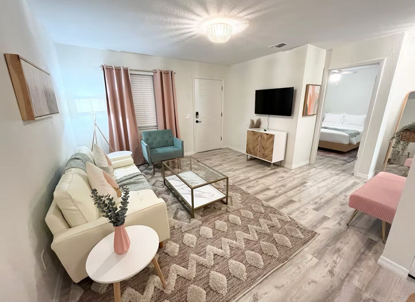 2 chambres, fer et planche à repasser, Wi-Fi, draps fournis