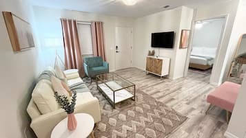 2 chambres, fer et planche à repasser, Wi-Fi, draps fournis