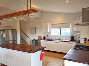 Microwave, dishwasher, coffee/tea maker