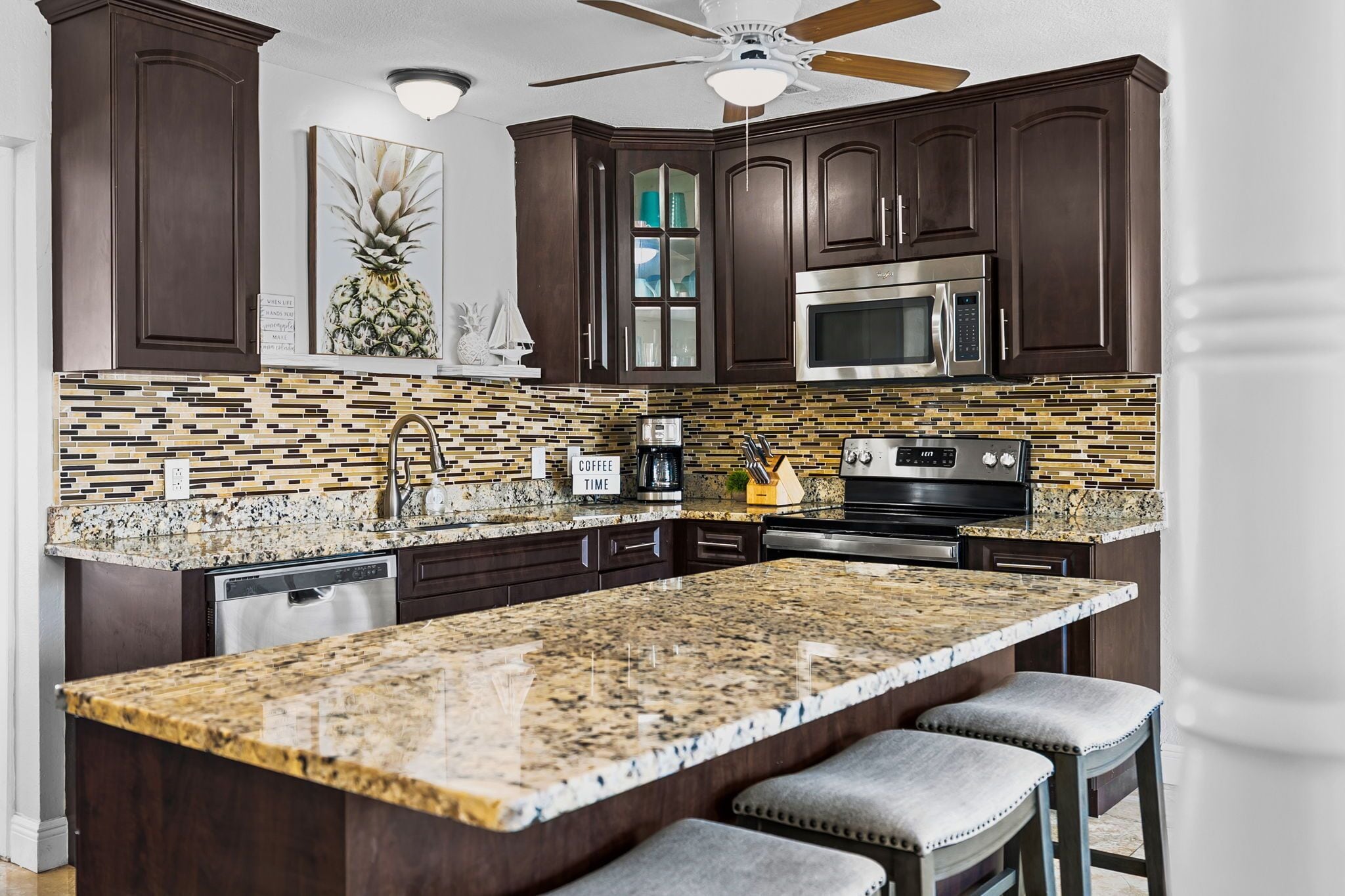 Fridge, oven, stovetop, dishwasher