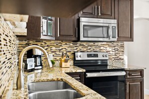 Fridge, oven, stovetop, dishwasher