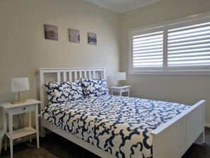 4 bedrooms, desk, iron/ironing board, free WiFi - Horizons, Port Hughes (Port Hughes)