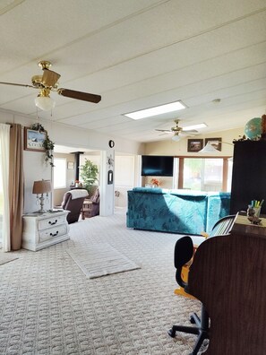 Interior - Williamson’s River Retreat (Chiloquin)