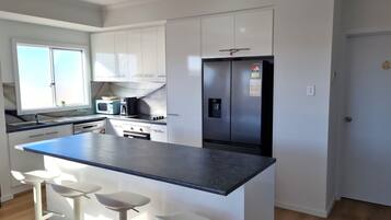 Microwave, dishwasher