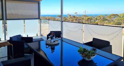 Sea Horizons, Pine Point