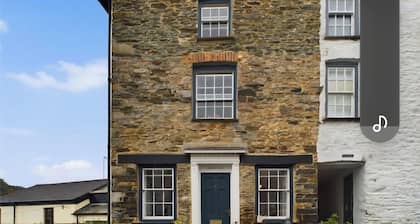 Spectacular Riverview Cottage in Calstock