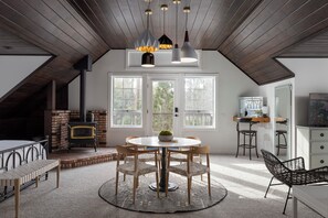 Luxury Suite, 2 Bedrooms, Mountain View