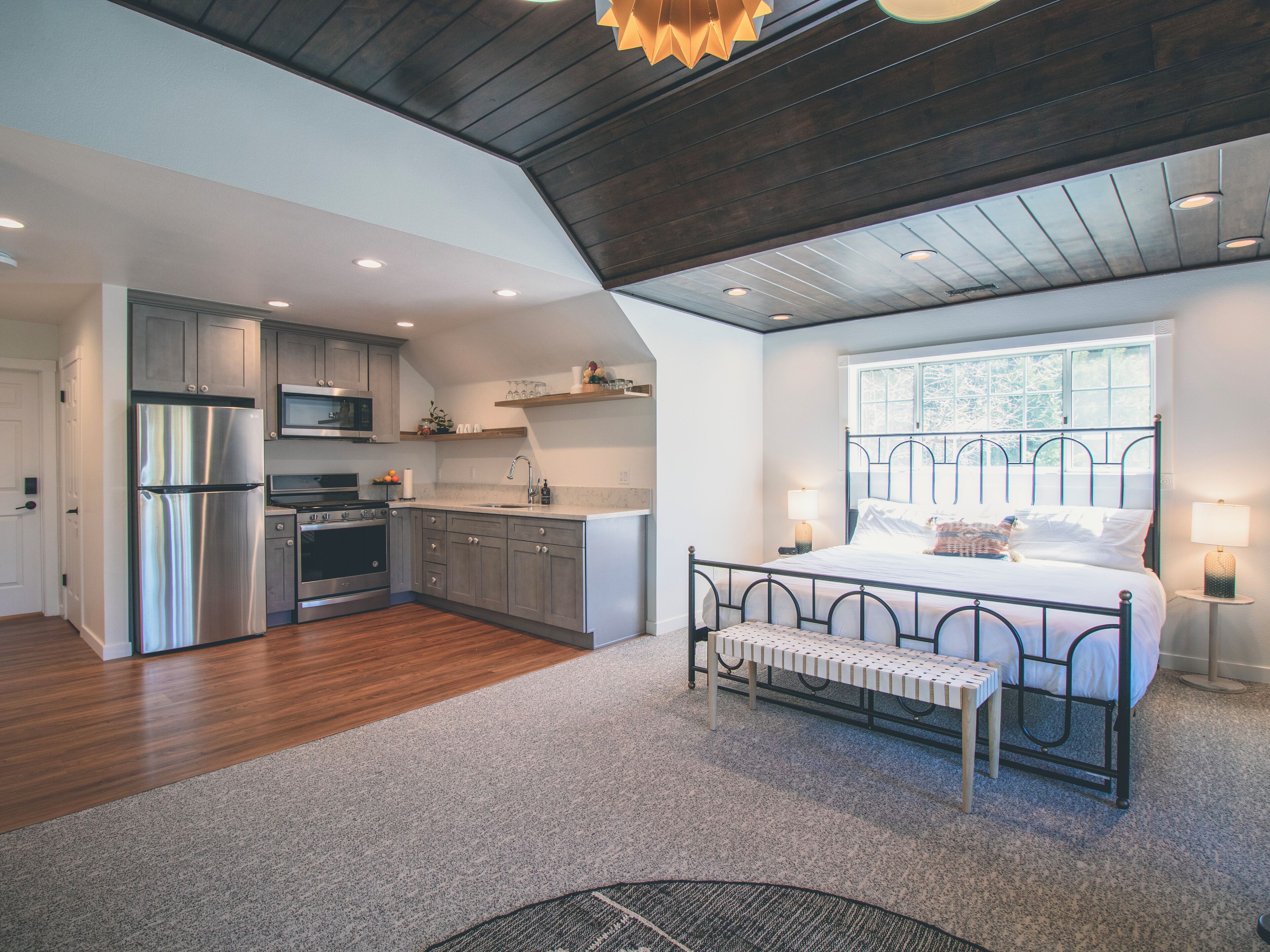 Luxury Suite, 2 Bedrooms, Mountain View | Premium bedding, individually decorated, individually furnished