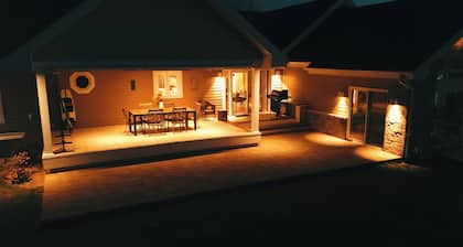 Private Luxury Lakefront Paradise – Big Garden, Dream Views, Perfect Setting