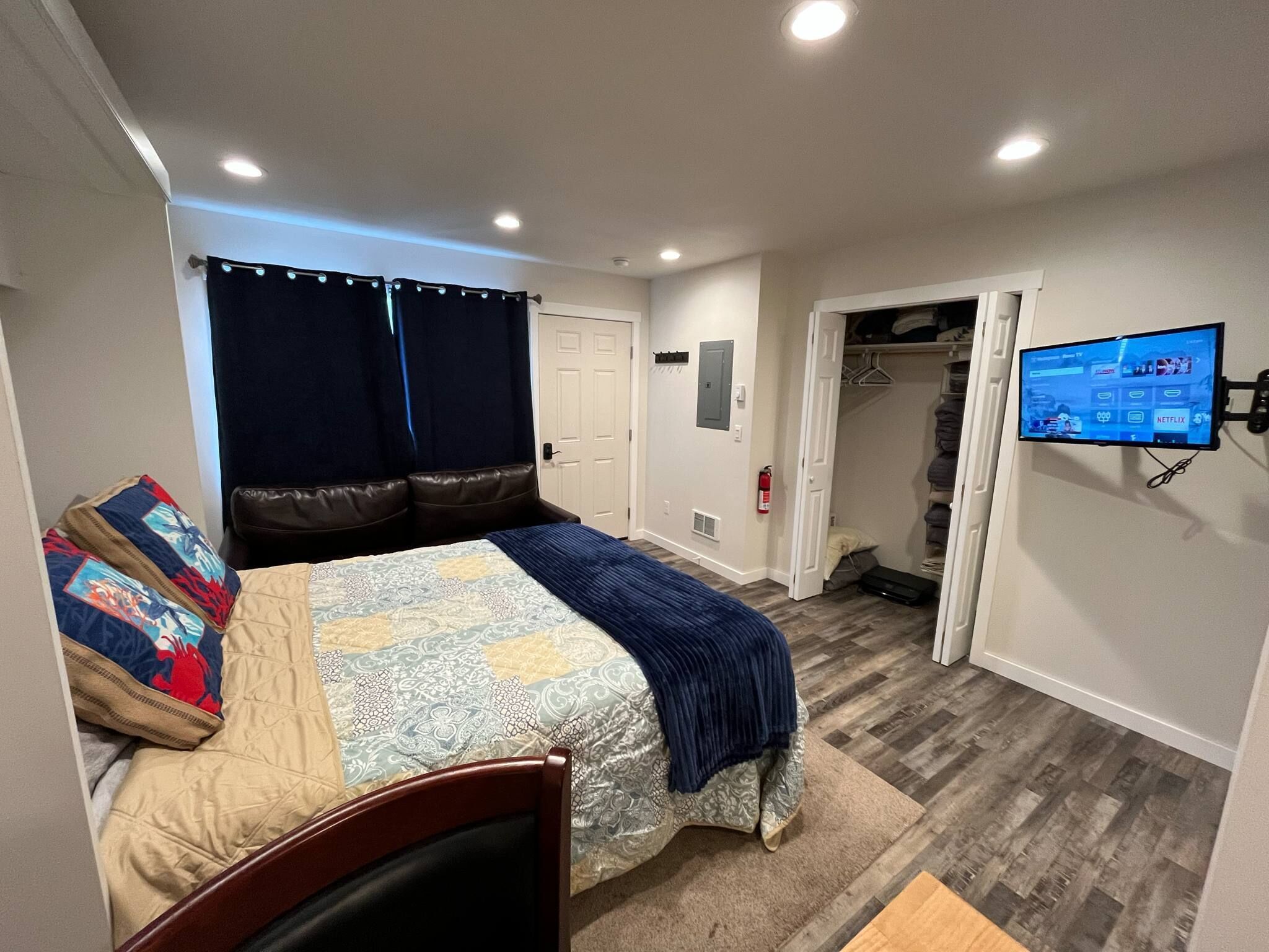 Free WiFi, bed sheets