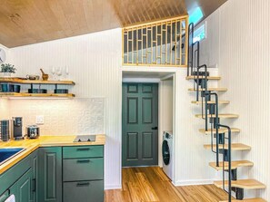 Fridge, microwave, stovetop, coffee/tea maker - Summer Deals/Tiny House/Pet Friendly/Secluded View (Pigeon Forge)
