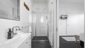 Shower, hair dryer - Scarsbrick Cottage (Port Fairy)